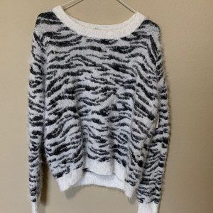 Mudd Juniors' Size L Zebra Crew Pullover Sweater